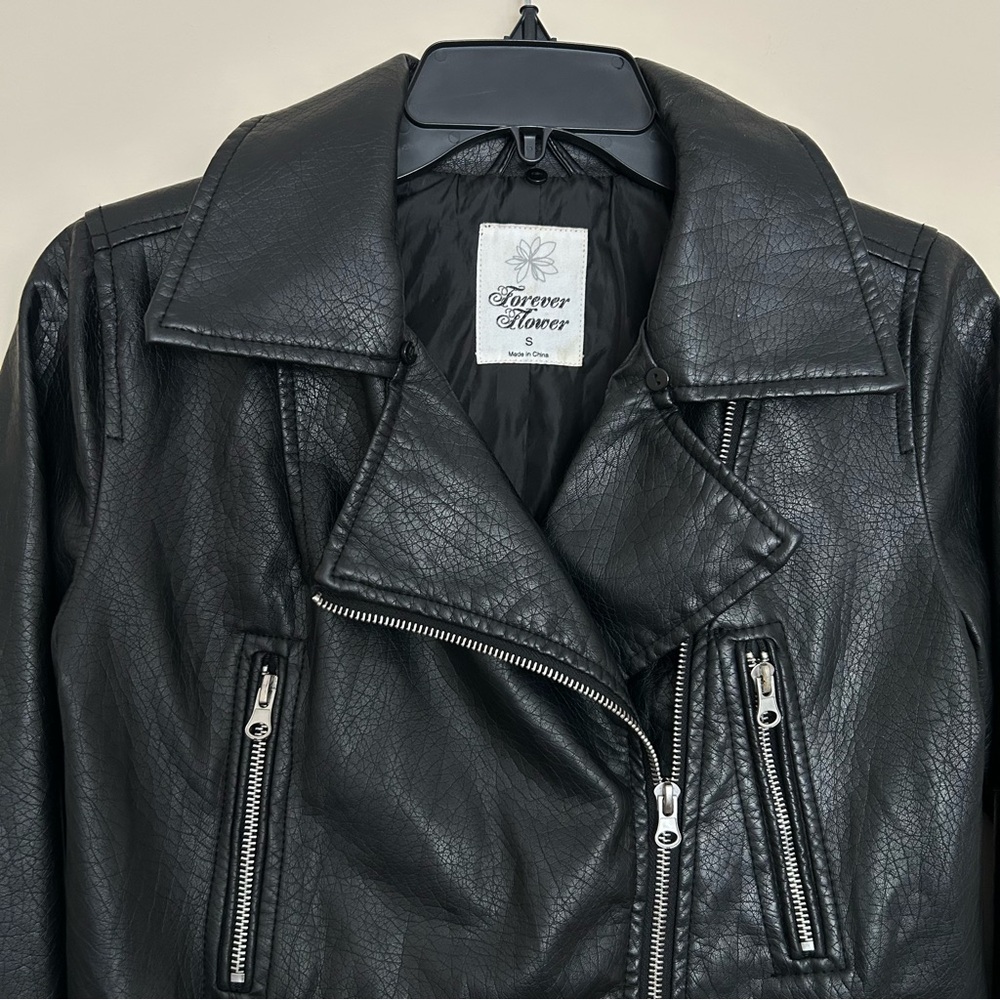 Forever Flower Women’s Cropped Black Leather Moto Jacket - Picture 2 of 6